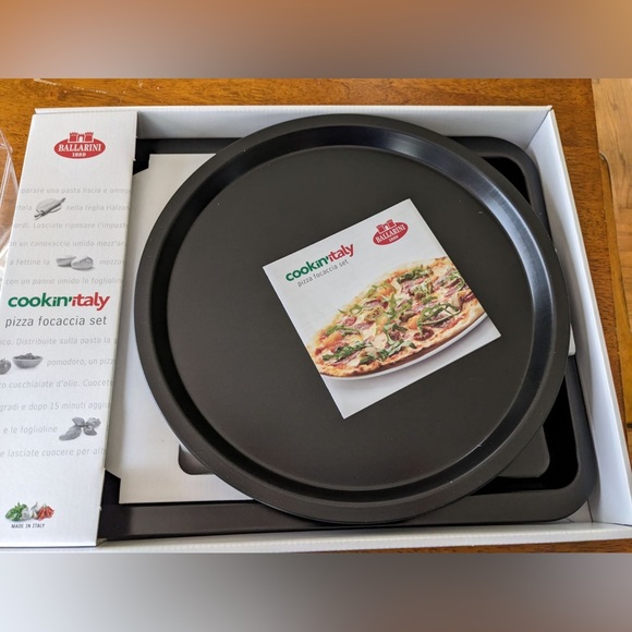 Ballarini Cookin’Italy 3-Pc Non-Stick Pizza Pan Set w/cutter (made in Italy) - Picture 3 of 8